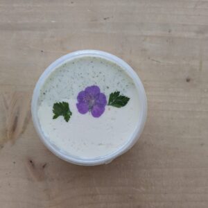 Bio Ziegenfrischkäse mit Wildkräutern