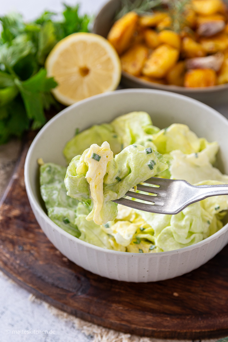 Kopfsalat mit Obers-Zitronen-Dressing – Bioschwestern