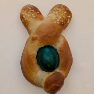 Bio Osterhase mit Ei